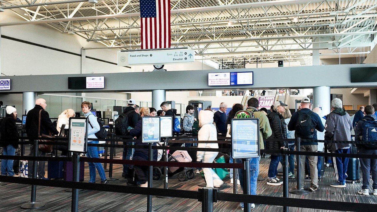TSA airport delays: How partial government shutdown is affecting NY ...