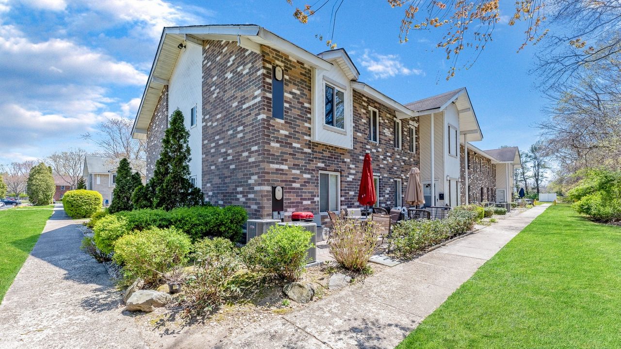 1bedroom garden apartment in Coram asks 150,000 Newsday