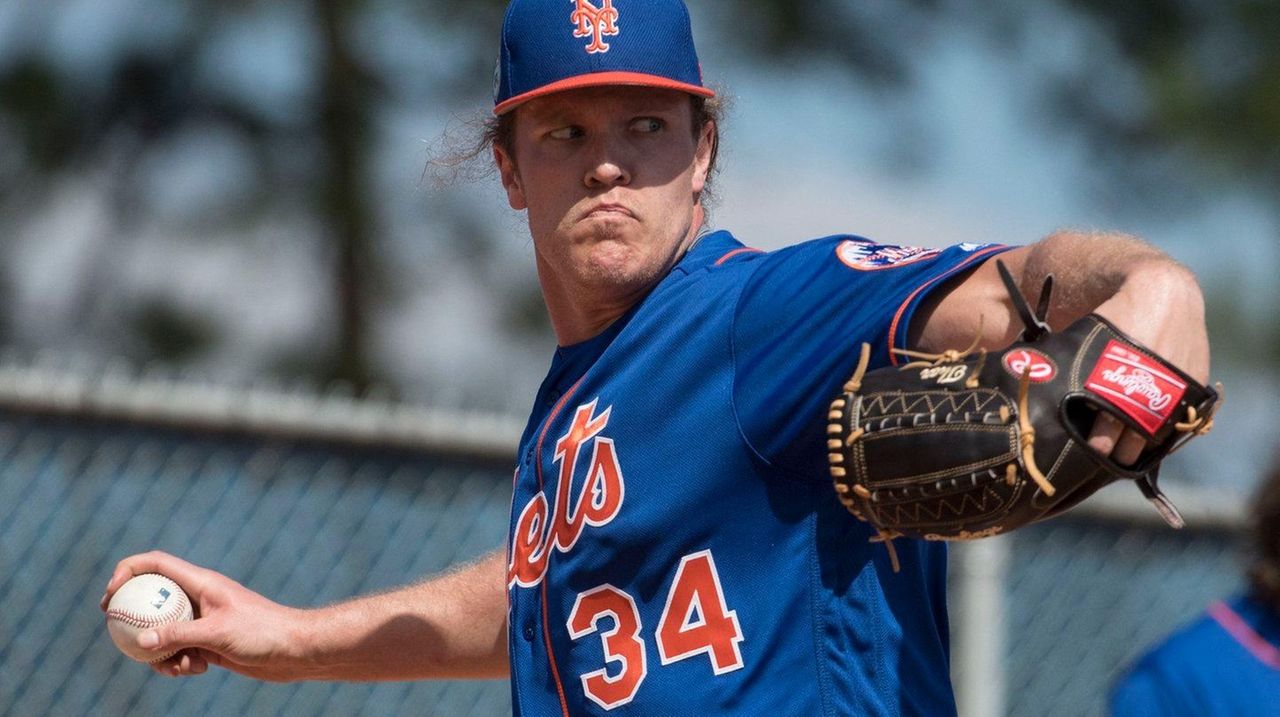 Mets' Noah Syndergaard, Matt Harvey begin throwing programs