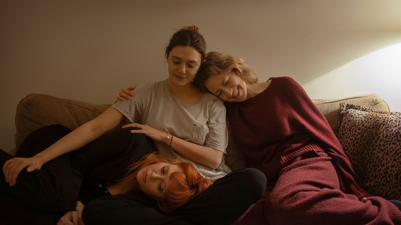 Movie Review: Coon, Olsen and Lyonne await a father's death in 'His Three Daughters'