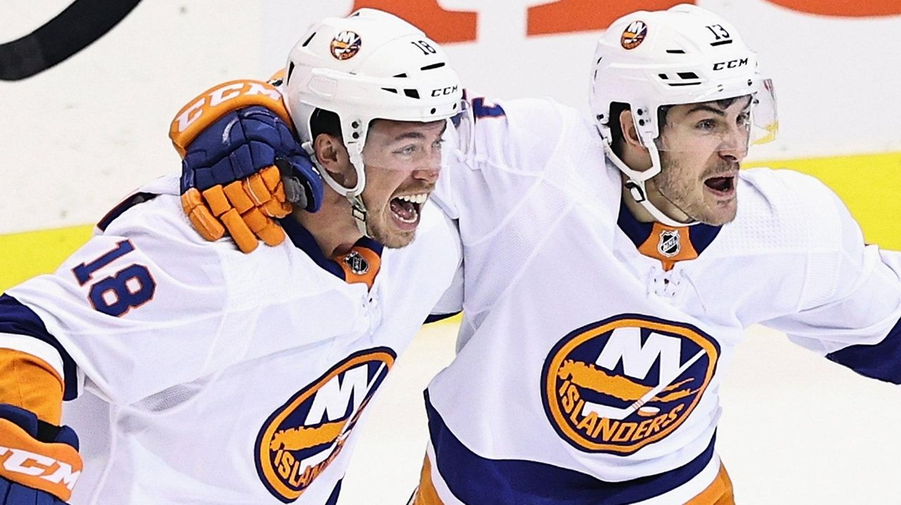 Islanders rally with four straight goals to beat Capitals in Game 1