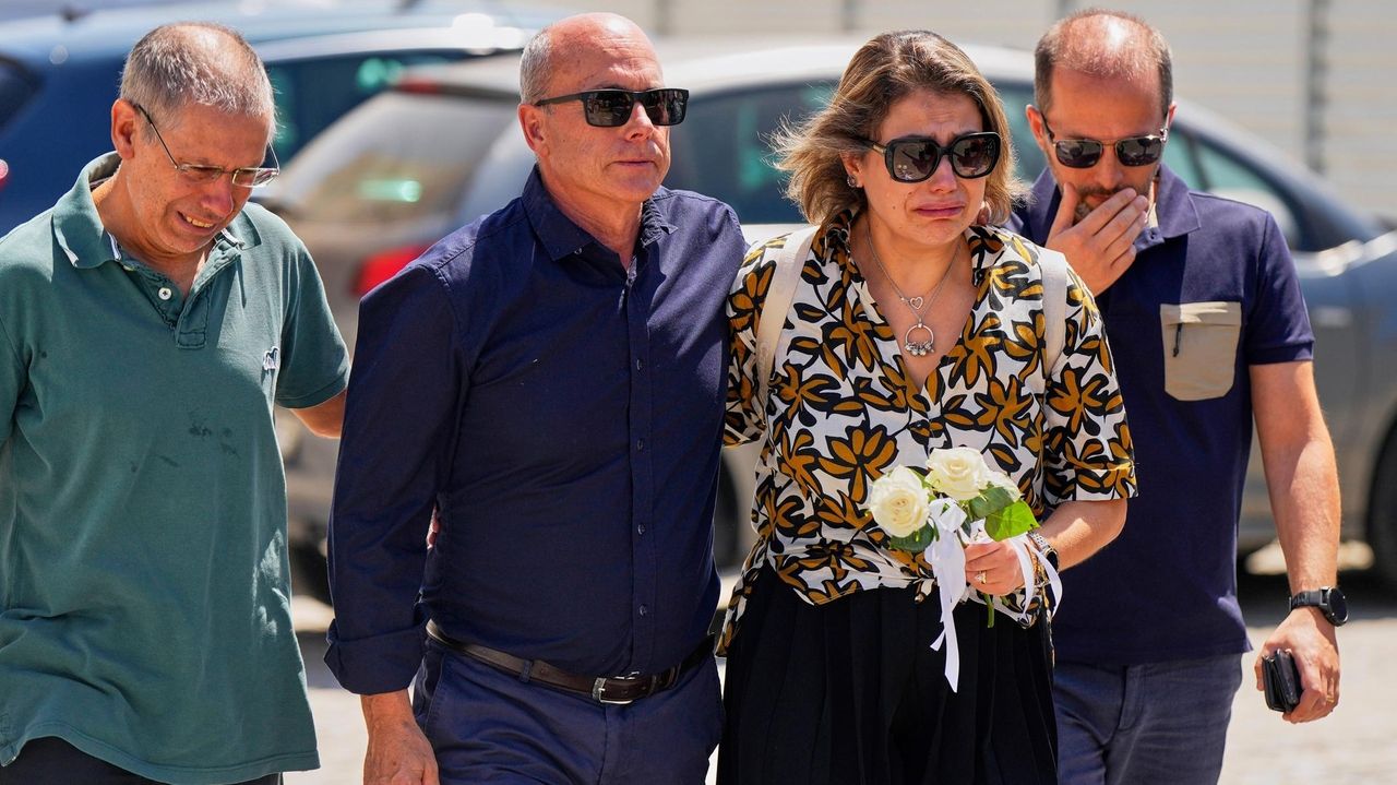 Family of Liverpool player Diogo Jota and his brother gather for wake after  fatal crash - Newsday
