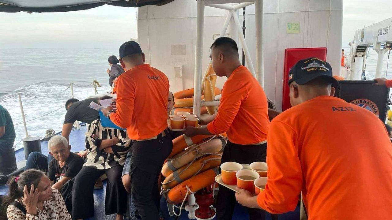 Ferry with more than 350 people sinks in the southern Philippines leaving at least 15 dead