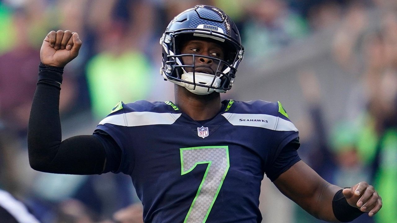 Leadership on Display: Smith Discusses Seahawks' Unity