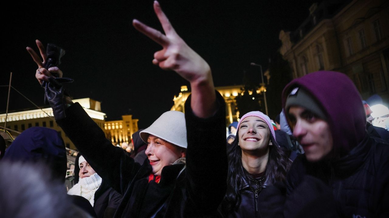 Cash machines in Bulgaria issue euros for the first time after joining the currency union