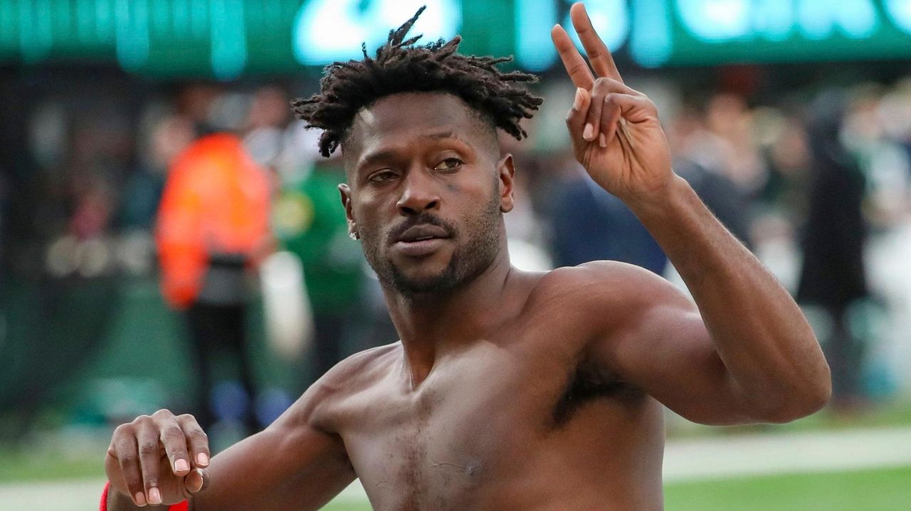 Bucs WR Antonio Brown takes off jersey, exits field shirtless vs Jets  (VIDEO) - Sports Illustrated