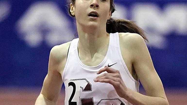 Emma Gallagher anchoring Garden City in the Super Runners Metropolitan...