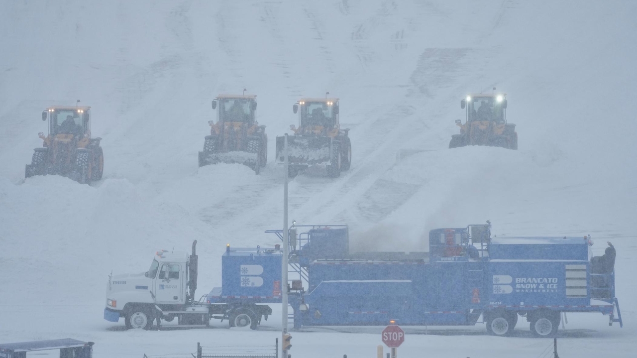 More than 11,400 flights canceled Sunday as massive winter storm sweeps ...