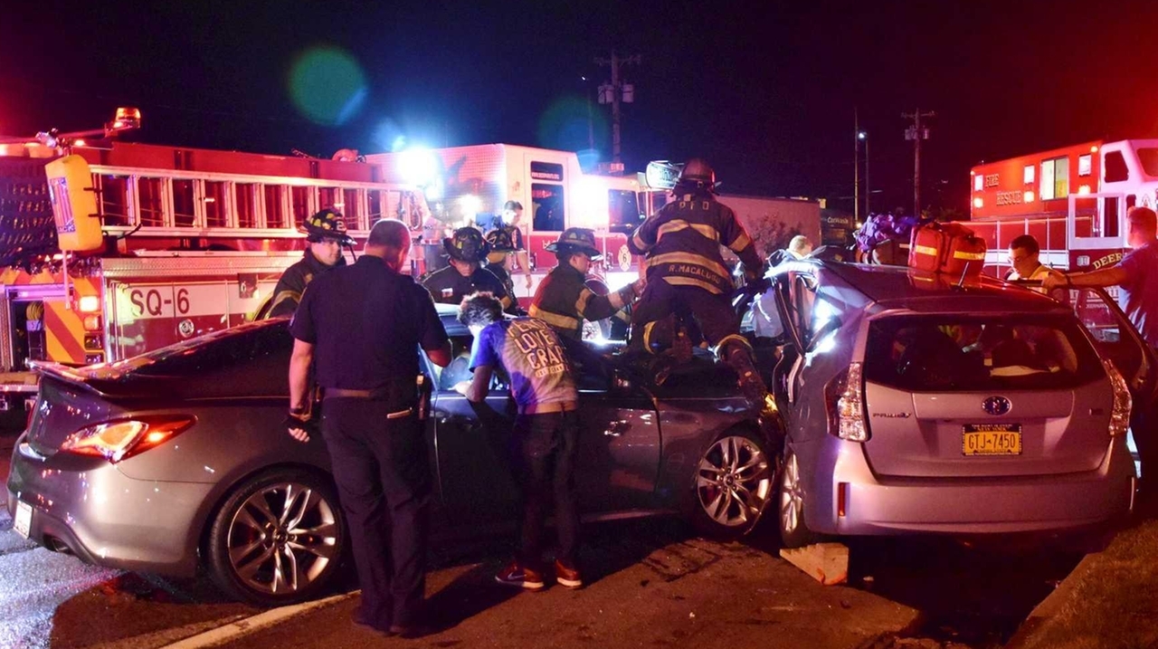 North Babylon woman seriously hurt in Deer Park crash, police say - Newsday