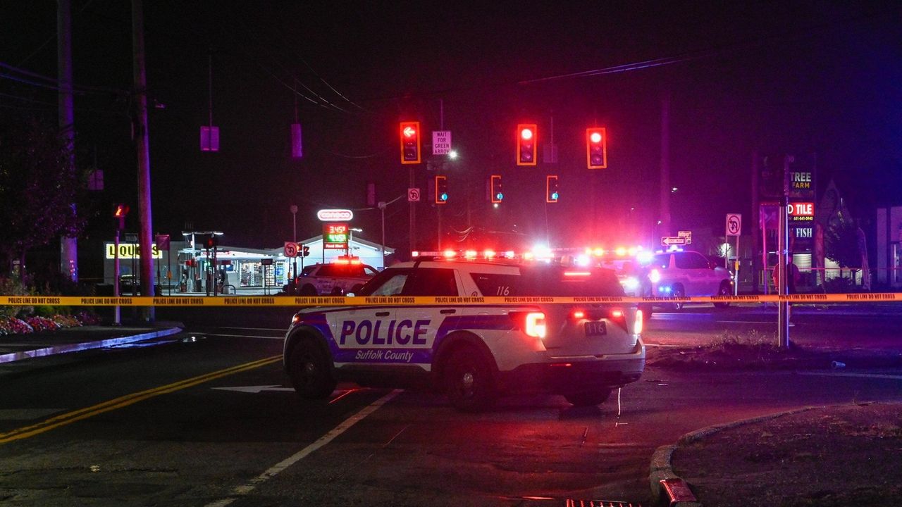 Man hit, killed crossing Sunrise Highway in Copiague on Friday night