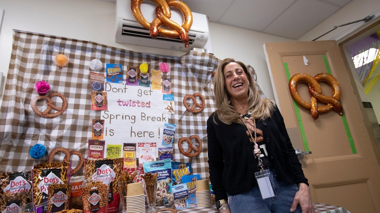 Hewlett teacher Halley Manyin to retire after 33 years