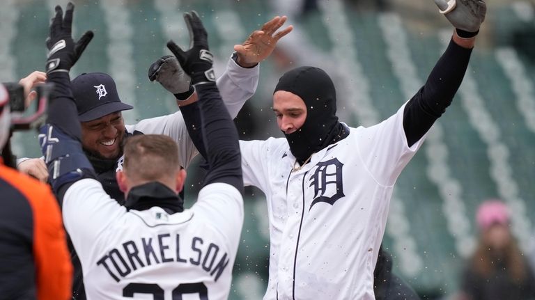 WATCH: Detroit Tigers' Matt Vierling Robs Guardians' Josh Naylor of Homer -  Fastball