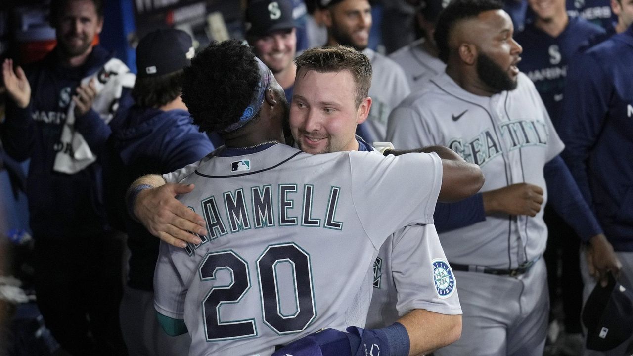 Mariners erase sevenrun deficit to win Game 2, sweep Blue Jays for trip to ALDS Newsday