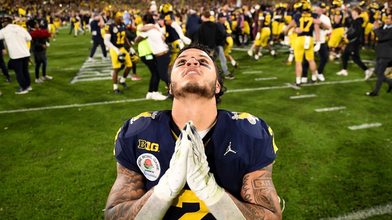 Blake Corum bounces back from knee injury leads Michigan to brink