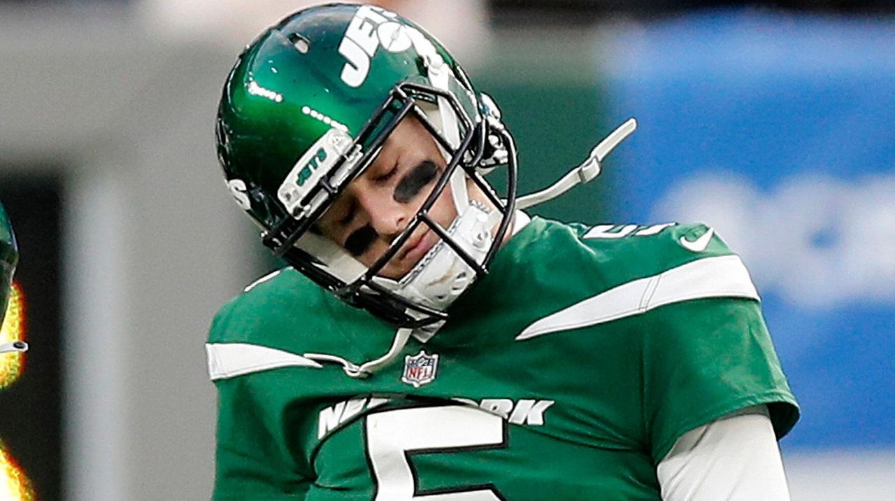 What's next for Jets' Mike White after abysmal performance against Bills?  Is Zach Wilson ready to return? Here's what Robert Saleh said 