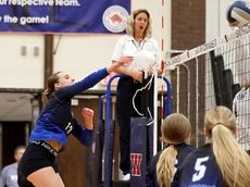 Oliveto leads Hauppauge girls volleyball to dominant win