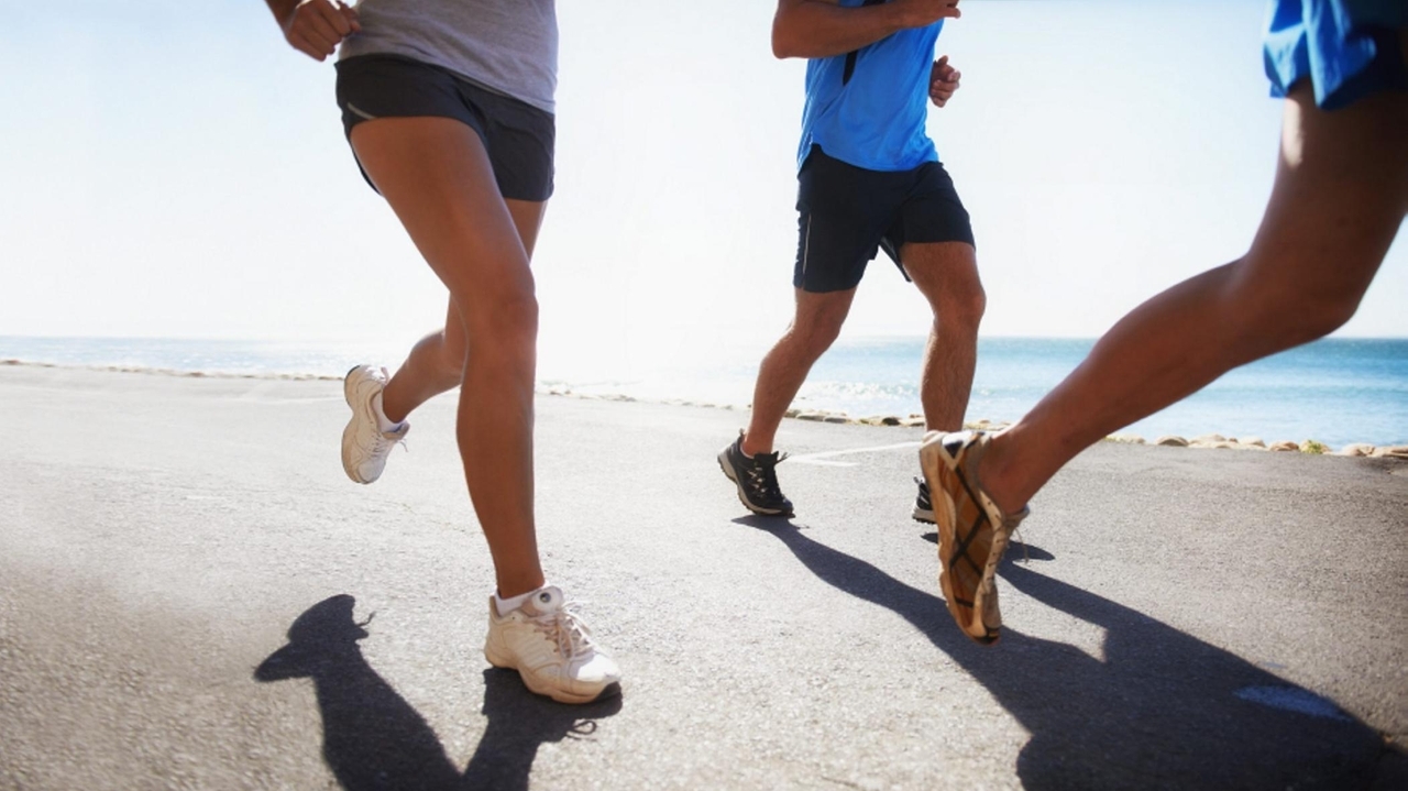 Wellness influencers focus on fitness, nutrition more than medicine, Pew study finds