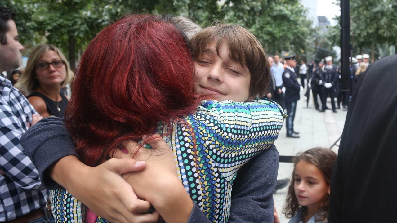 poignant-moments-of-remembrance-during-sept-11-memorial-service-newsday
