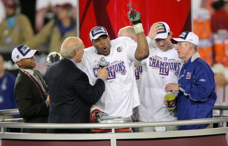 The New York Giants' Tom Strahan, left, and Eli Manning celebrate after a  17-14 Giants' victory in Super Bowl XLII at University of Phoenix Stadium  in Glendale, AZ, USA on February 3