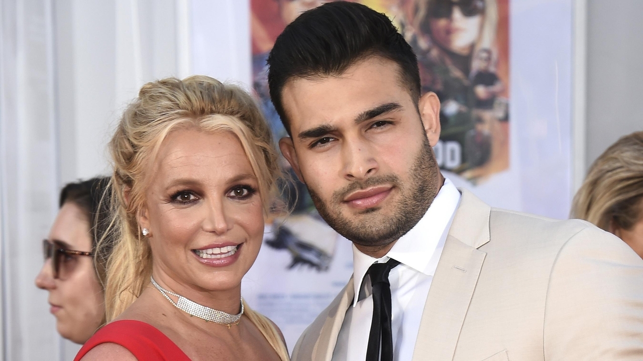 Report: Britney Spears' husband files for divorce - Vimarsana News