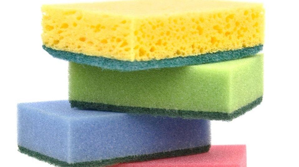 You're Using Your Kitchen Sponge Totally Wrong