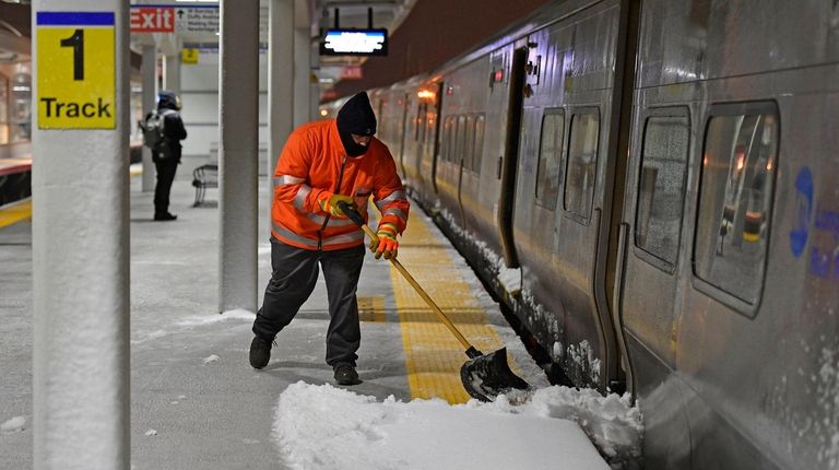 LIRR president defends agency's handling of Thursday's snowstorm