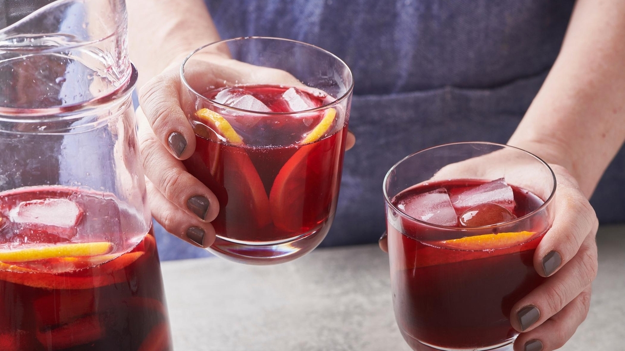 Add a cheery splash to Dry January with colorful Hibiscus Mocktails - Vimarsana News