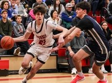 Etra helps Syosset boys basketball come back to beat POB JFK