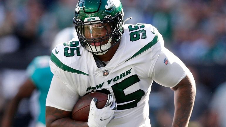 Quinnen Williams removes Jets from social media, talks 'Headband