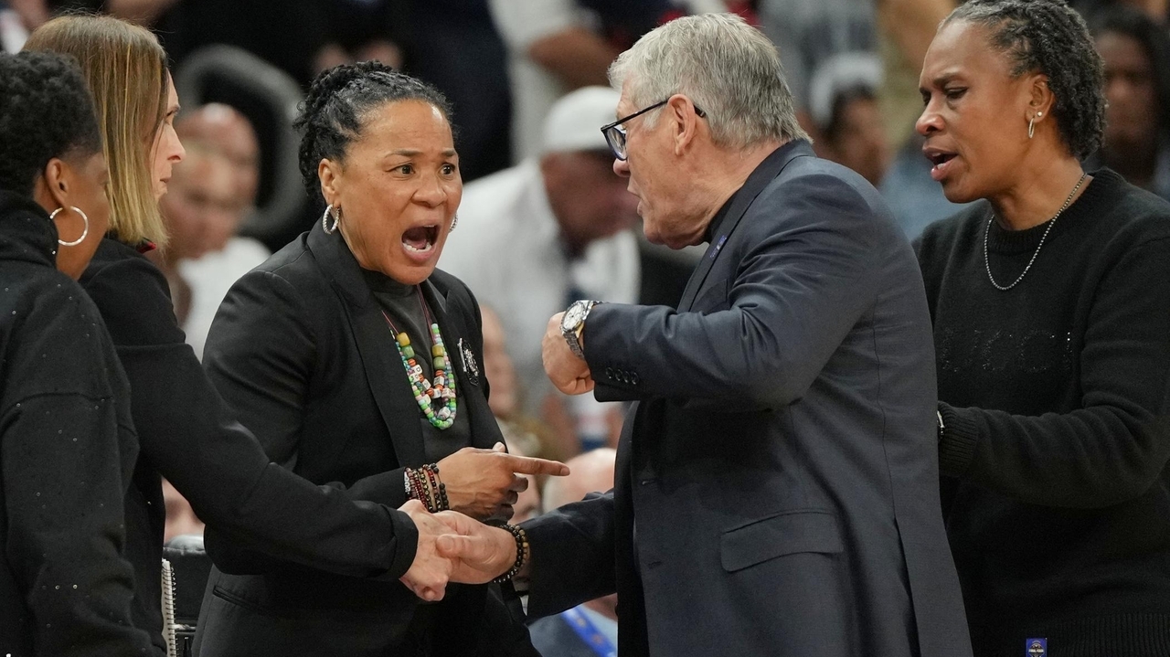 Auriemma and Staley clash in a tense postgame exchange after South Carolina's Final Four win