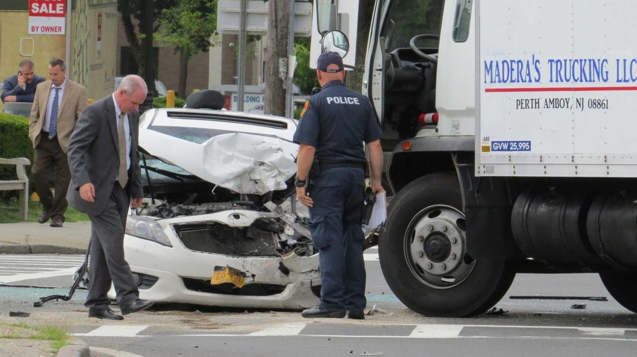 West Islip Woman 19 Dies In Crash On Higbie Lane Police Say Newsday