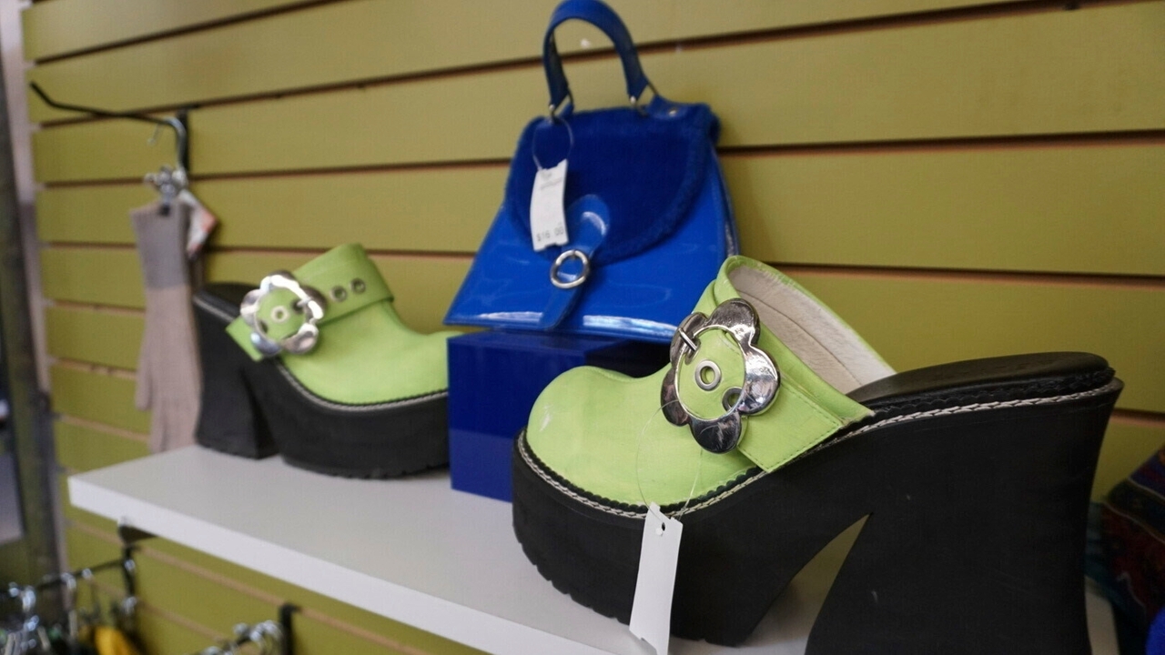 Your junk could be Gen Z’s treasure. How to profit from the resurgence of Y2K fashion