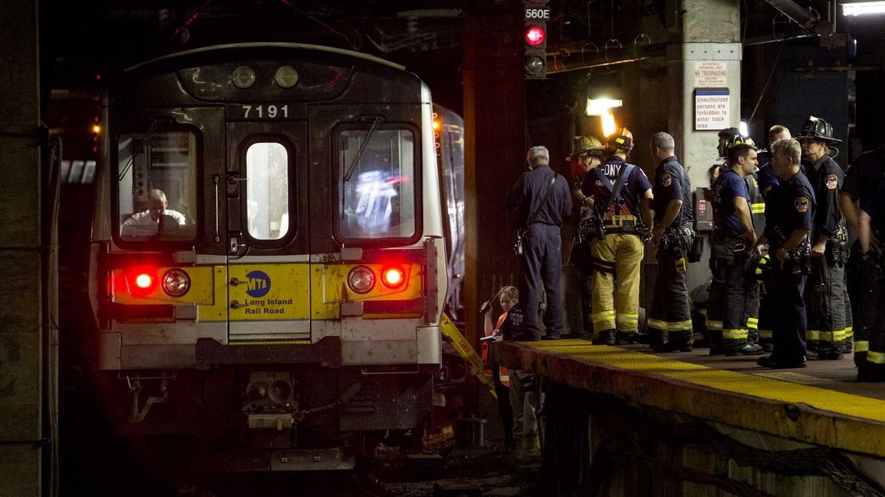 Hundreds evacuated after LIRR train derails Newsday