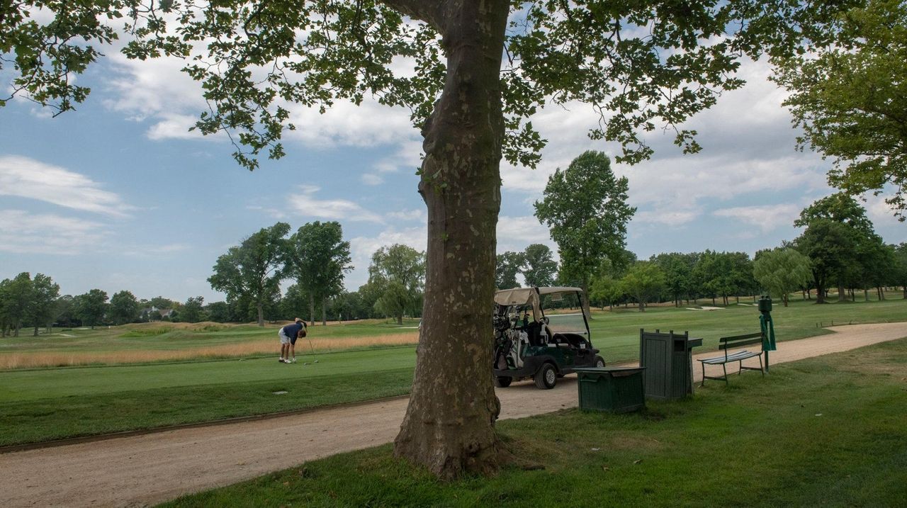 Hempstead Town examines limiting development at Woodmere golf course