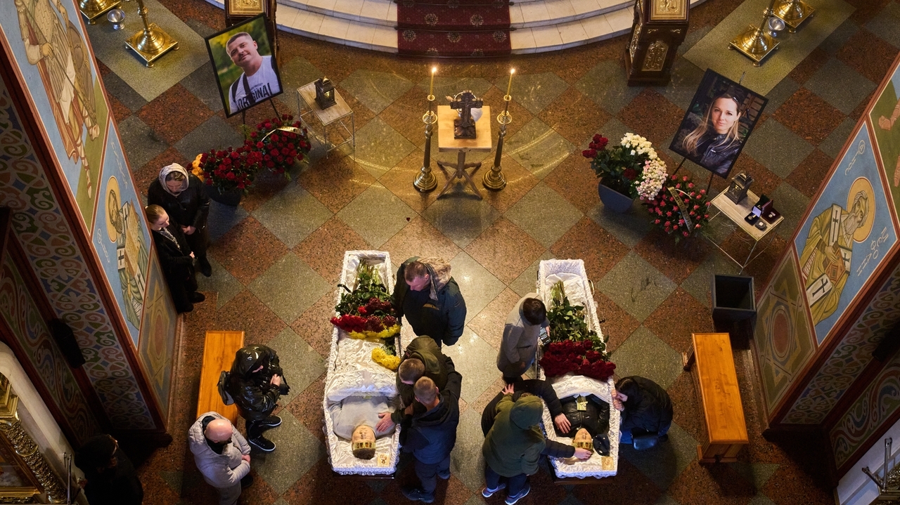 Ukraine mourns two journalists killed by a Russian drone strike - Newsday