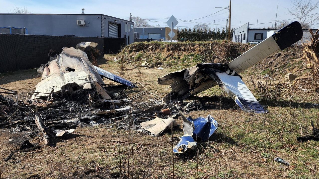 'A very large explosion' Investigation into North Lindenhurst plane