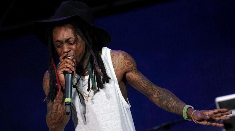Rapper Lil Wayne is recovering after having suffered an apparent...