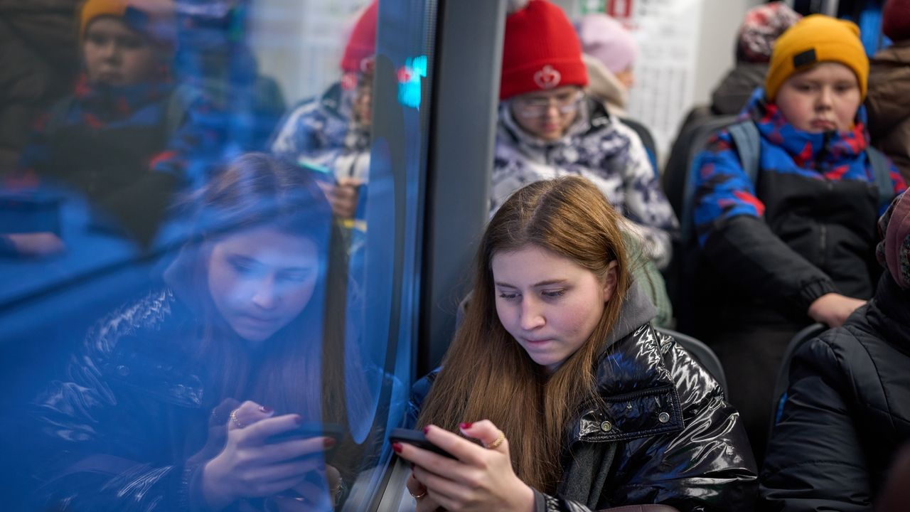 Russia restricts FaceTime, its latest step in controlling online communications