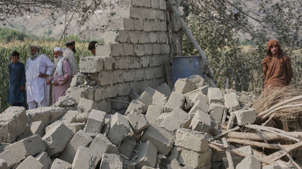 Pakistan Launches Airstrikes on 10 Locations in Afghanistan, Targeting Terrorist Hideouts and Drone Infrastructure