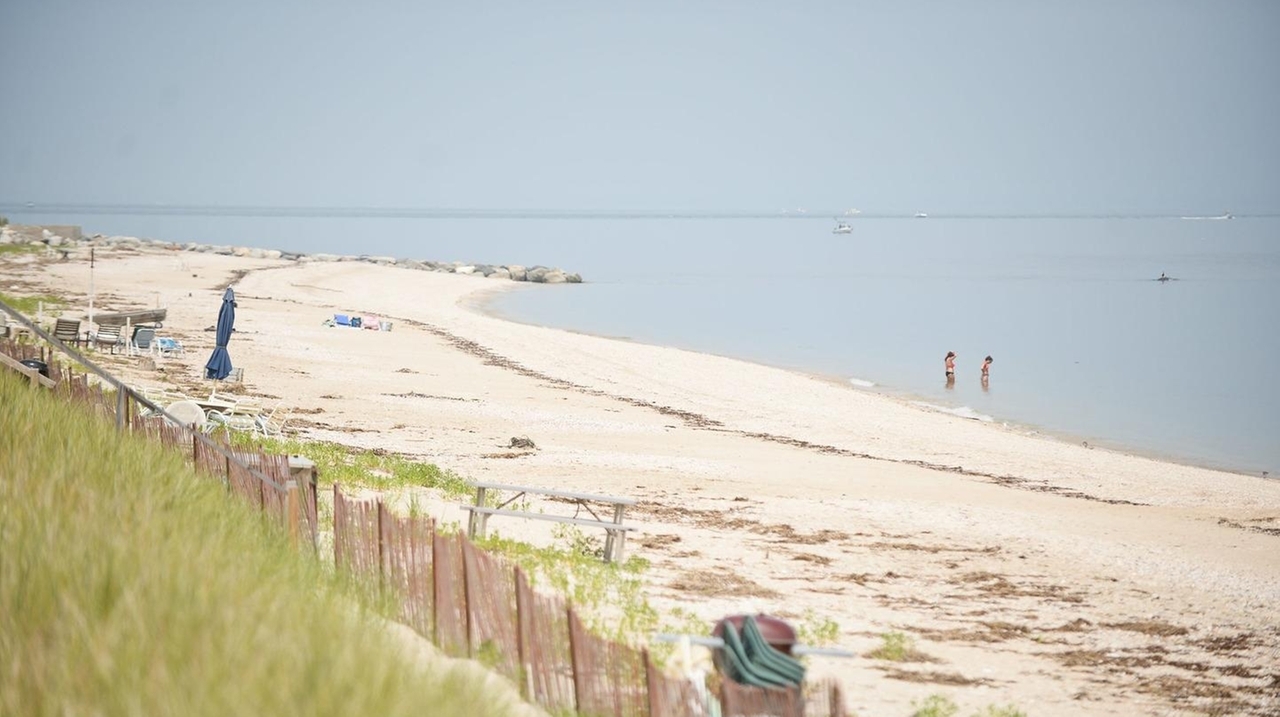 Asharoken beach restoration plan faces deadline for local OK - Newsday