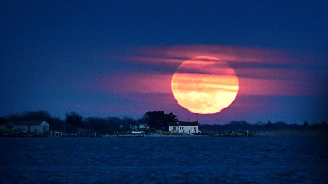 Where can you see the supermoon, which is also a blue moon, on Long Island tonight?