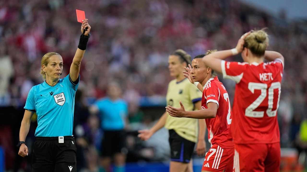 Bayern suffers hair-pull red card in draw with Barça in Women's ...