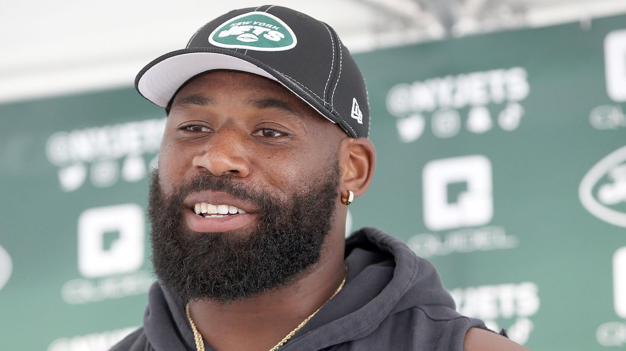 Following Disastrous 2022 on O-Line, Jets Should Consider Retaining a  Healthy George Fant