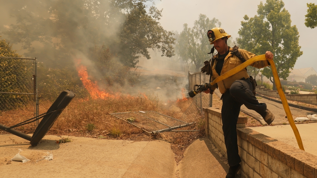 Thousands ordered to evacuate as Southern California wildfire threatens ...