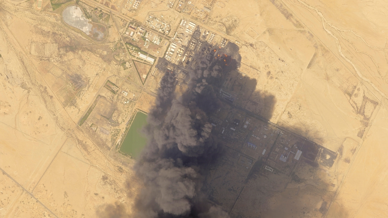 Fighting in Sudan's civil war sets ablaze the country's largest oil ...