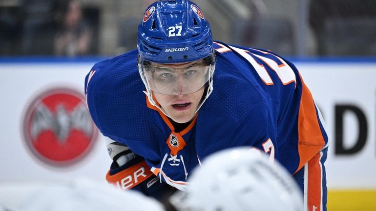 Islanders left wing Anders Lee sets before a face off...