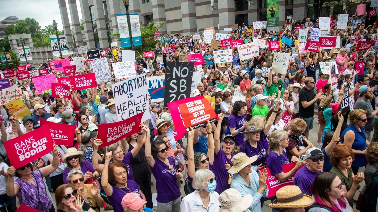 Judge considering blocking parts of North Carolina abortion law won't halt broader 12-week ban - Vimarsana News