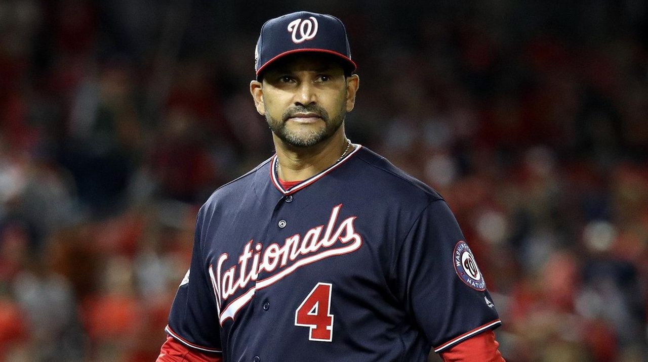 Manager Dave Martinez of the Washington Nationals makes a pitching News  Photo - Getty Images