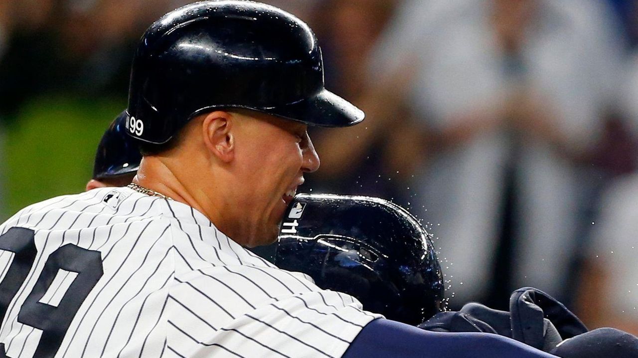 Watch Aaron Judge chip tooth during celebration at home plate, This is the  Loop