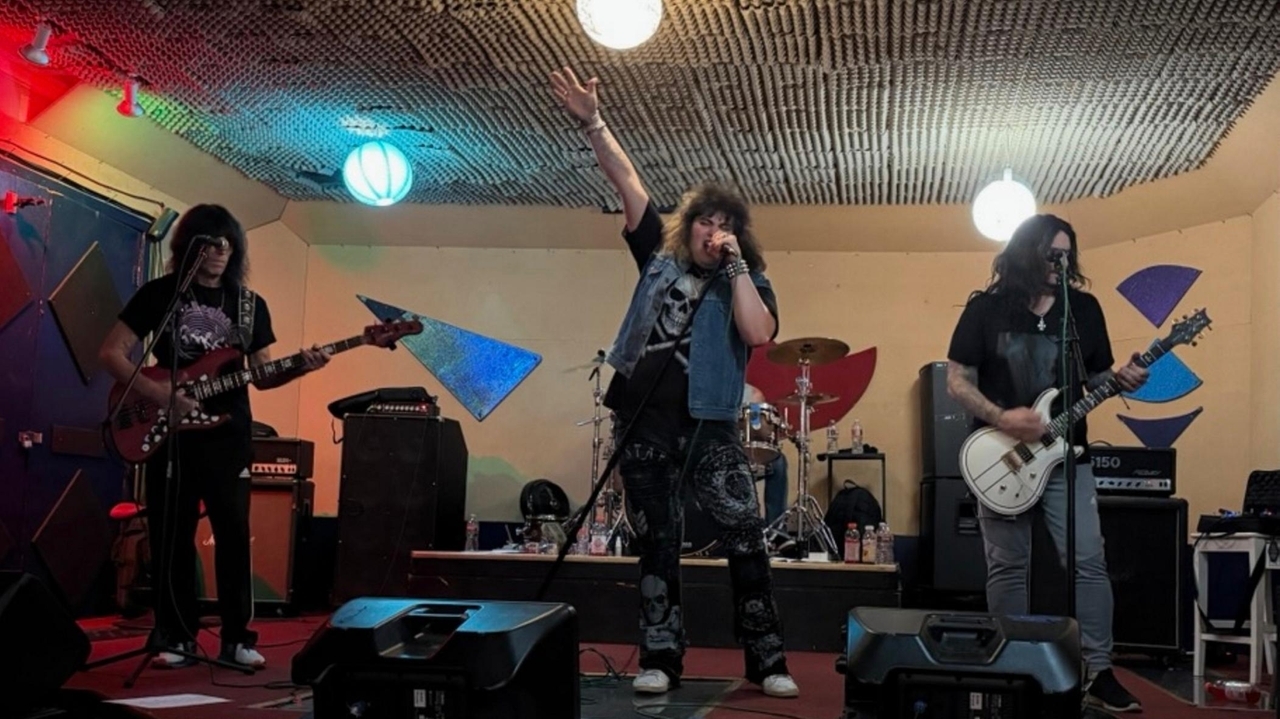 Wie John Torra aus North Massapequa den Job als Leadsänger von Quiet Riot ...
